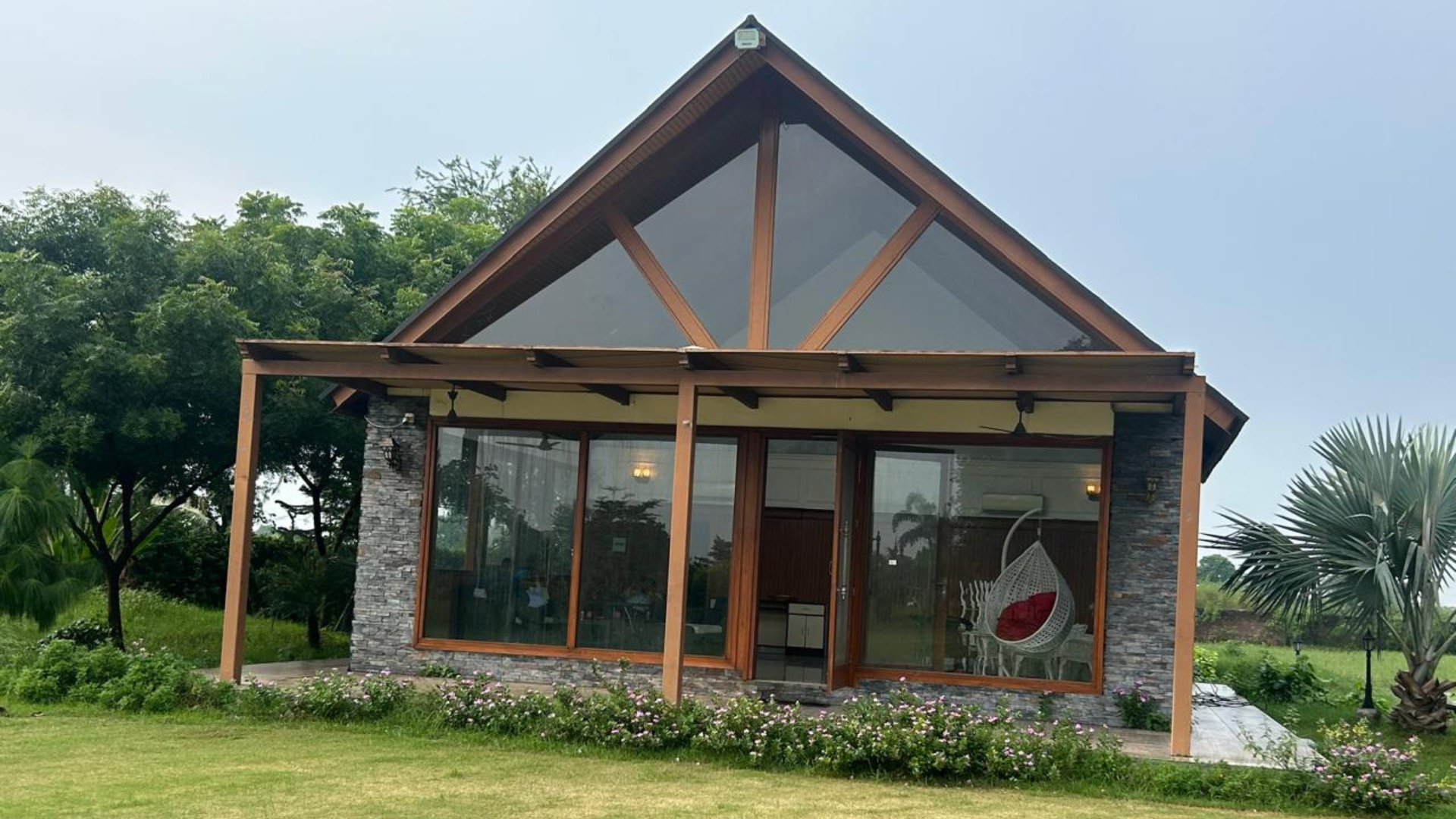 Green Vows Estate - Overview of the beautiful venue with green landscapes